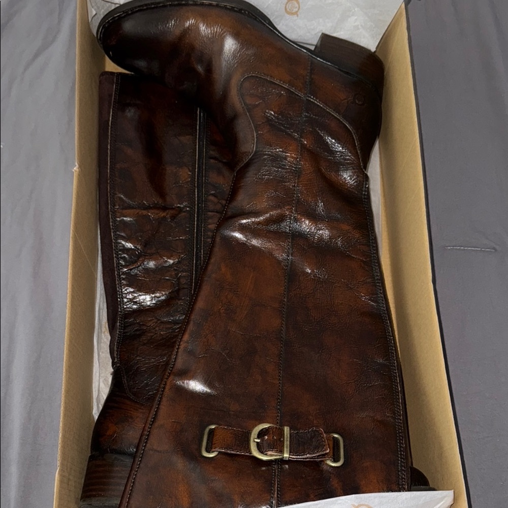 Born Brown/Tan leather Boots